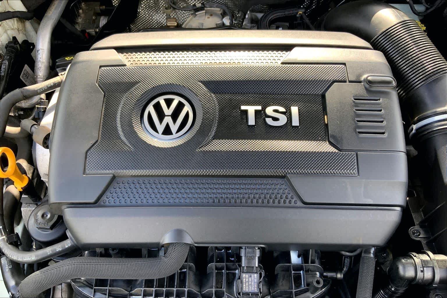 Used 2015 Pure White Volkswagen TSI S image 31