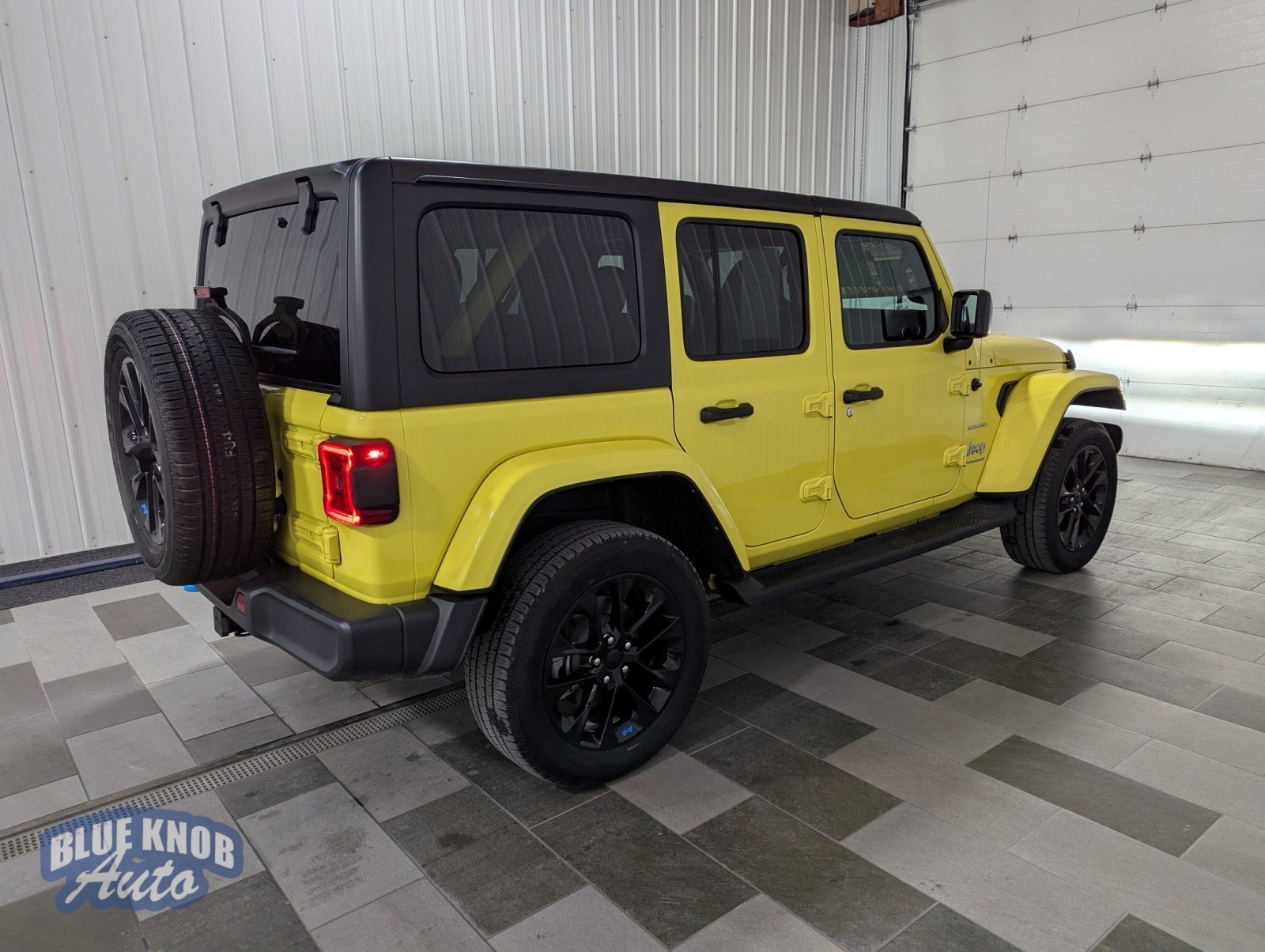 2023 Jeep Wrangler 4xe Sahara photo 3