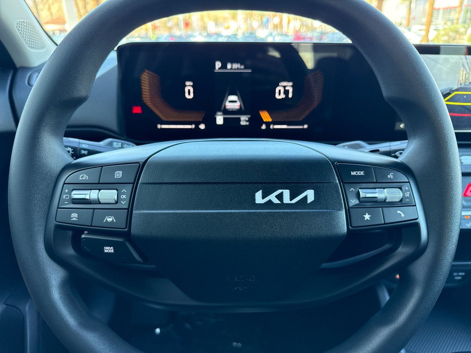 New 2026 Snow White Pearl Kia LXS image 15