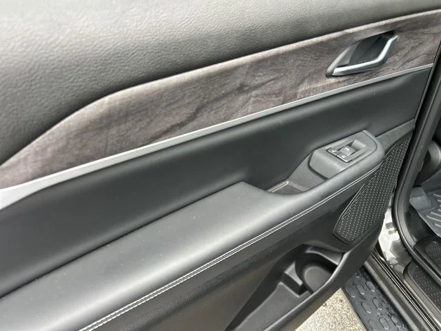 Used 2023 Gray Jeep Limited image 23