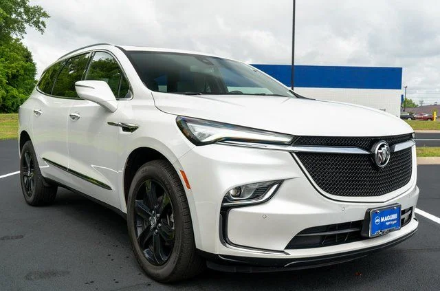 Used 2024 White Buick Essence image 4