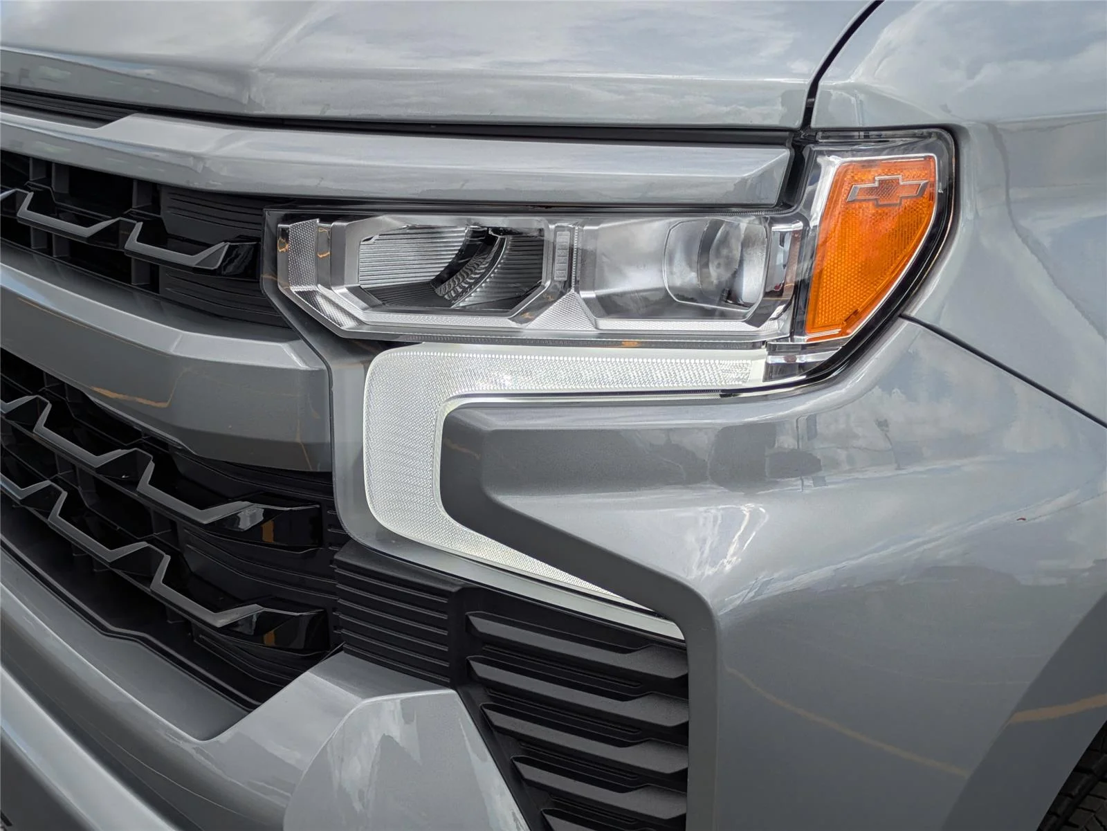 Used 2025 Sterling Gray Metallic Chevrolet RST image 35