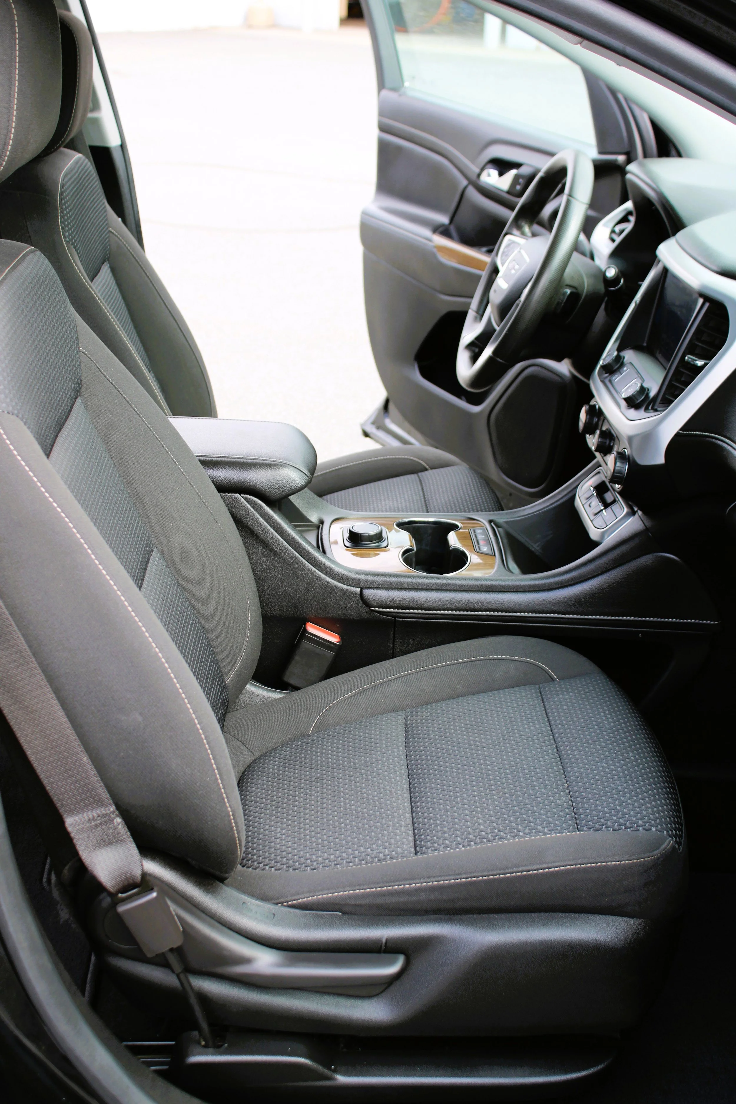 Used 2021 Ebony Twilight Metallic GMC SLE image 16
