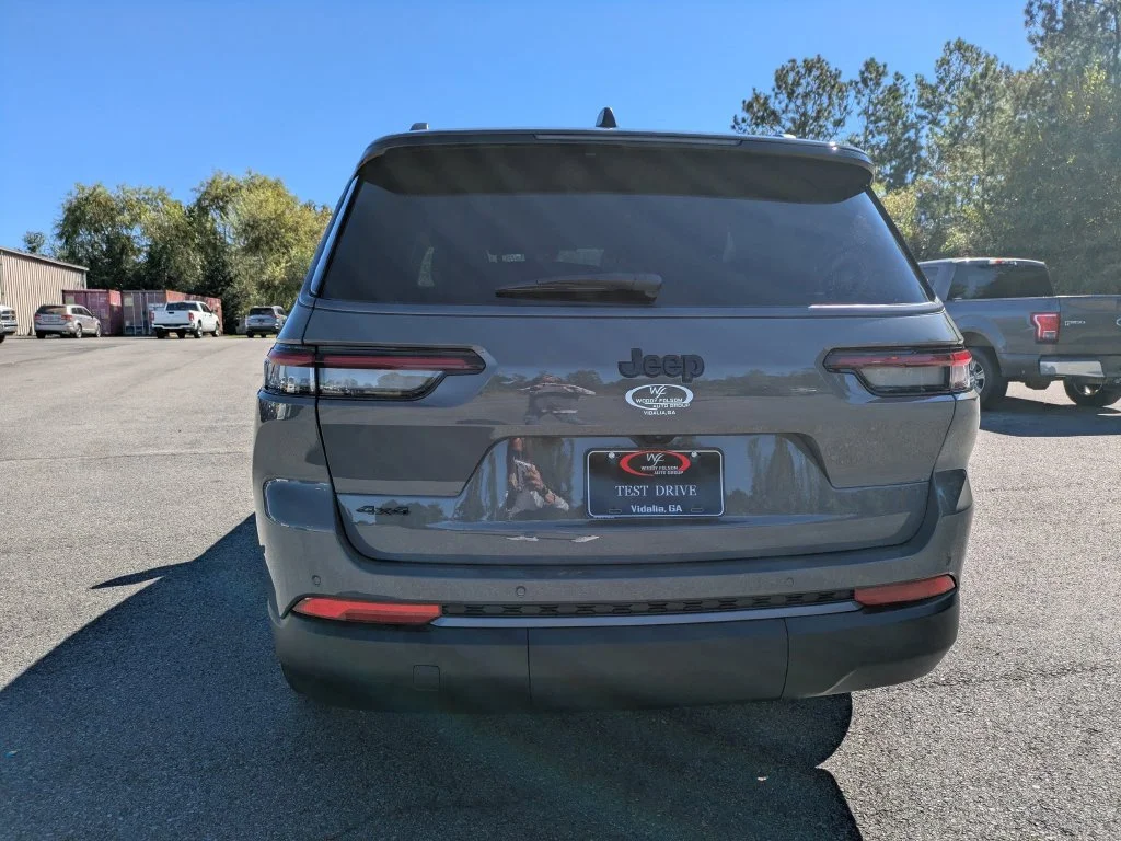 New 2027 Gray Jeep  image 5