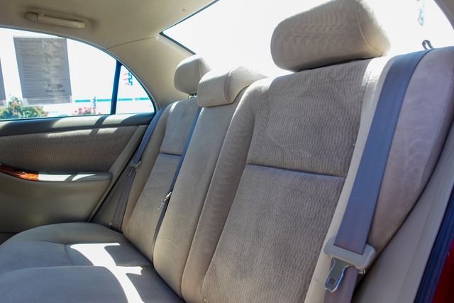 Used 2005 Red Toyota LE image 22
