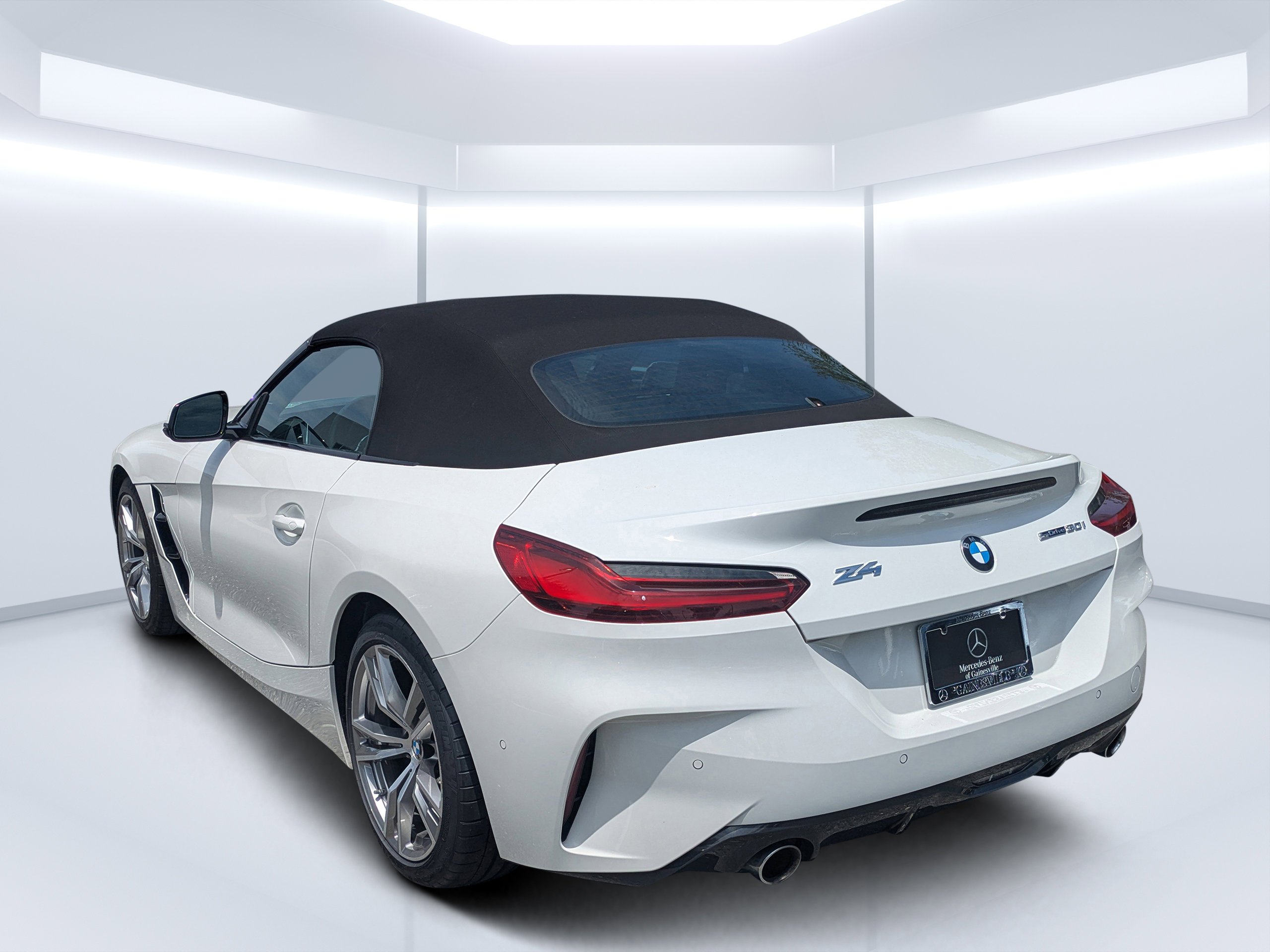Used 2026 Alpine White BMW sDrive30i image 5
