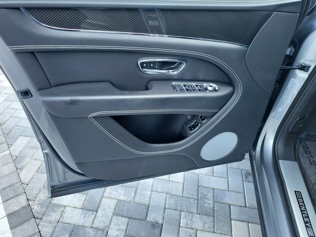 Used 2021  Bentley V8 image 23