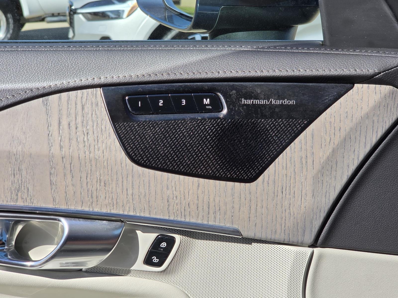 Used 2020  Volvo Inscription image 28