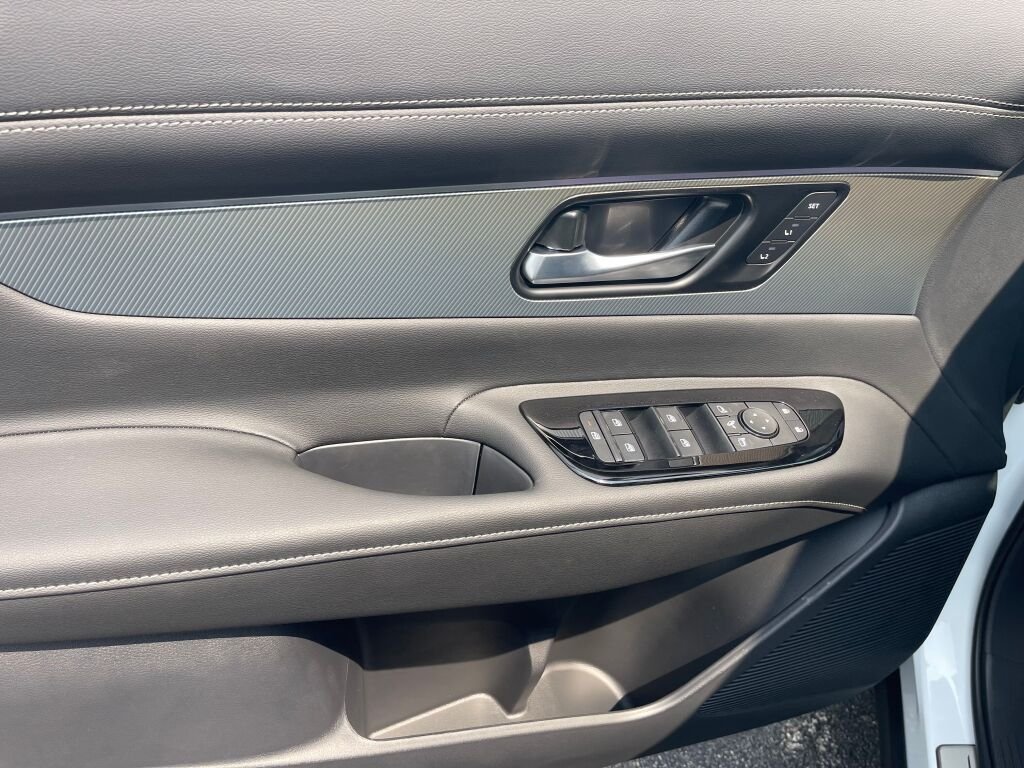 New 2026 Everest White Pearl Tricoat Nissan Platinum image 7