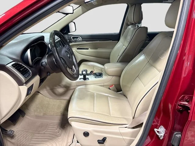 Used 2015  Jeep Overland image 17