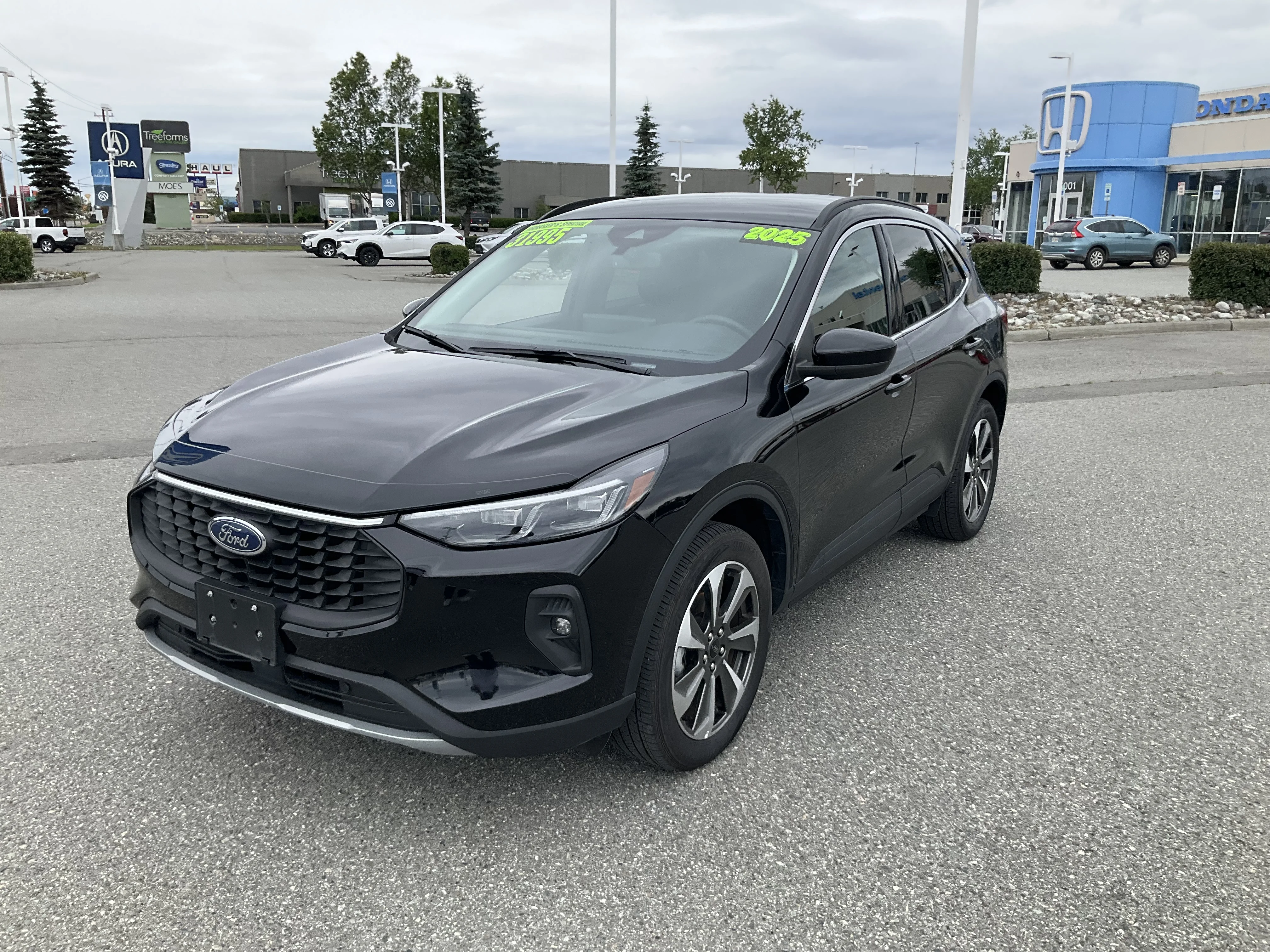 Used 2025 Agate Black Metallic Ford Platinum image 1