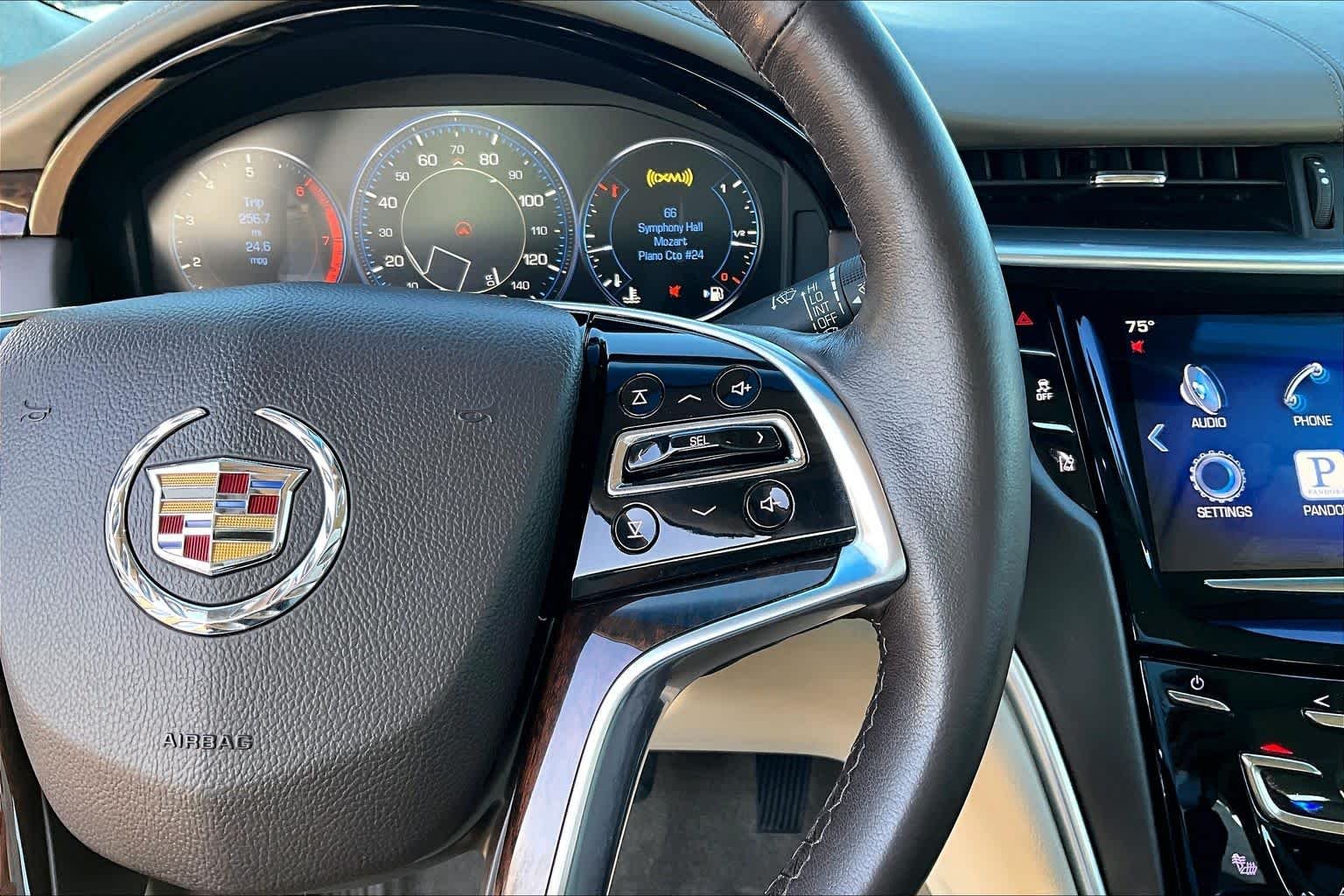 Used 2014 White Diamond Tricoat Cadillac Platinum image 22
