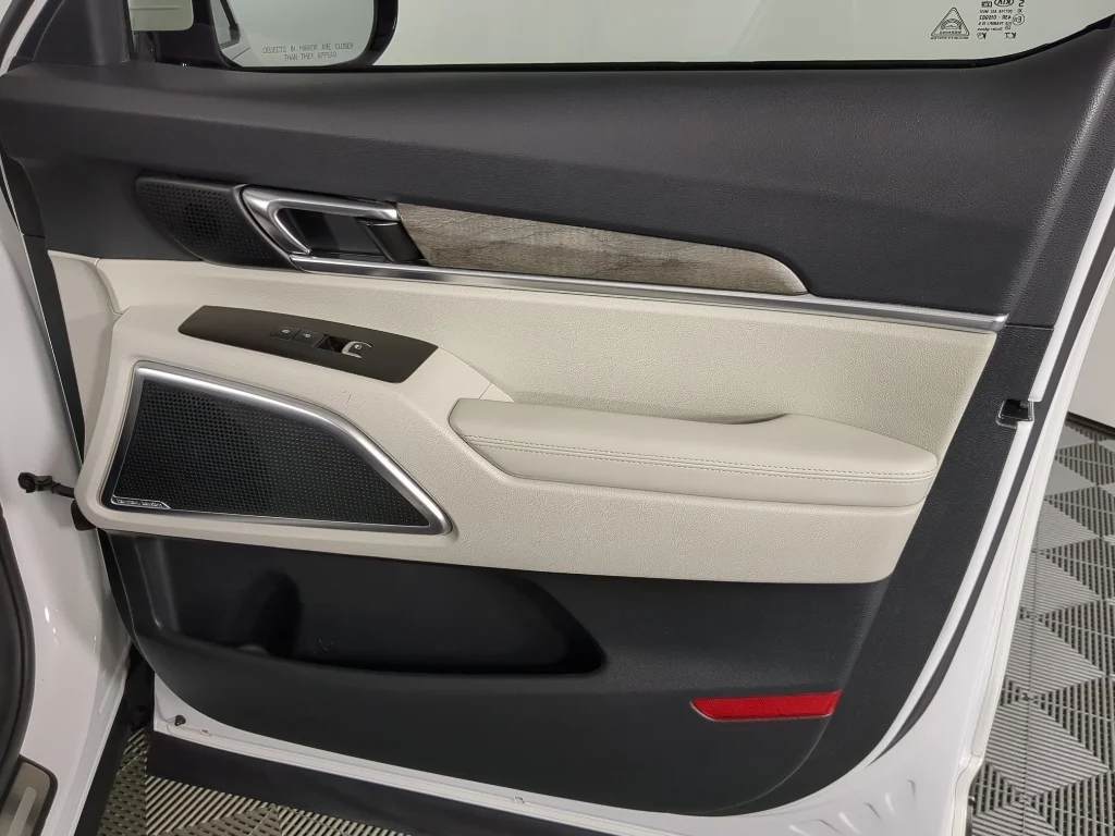 Used 2020 White Kia SX image 21