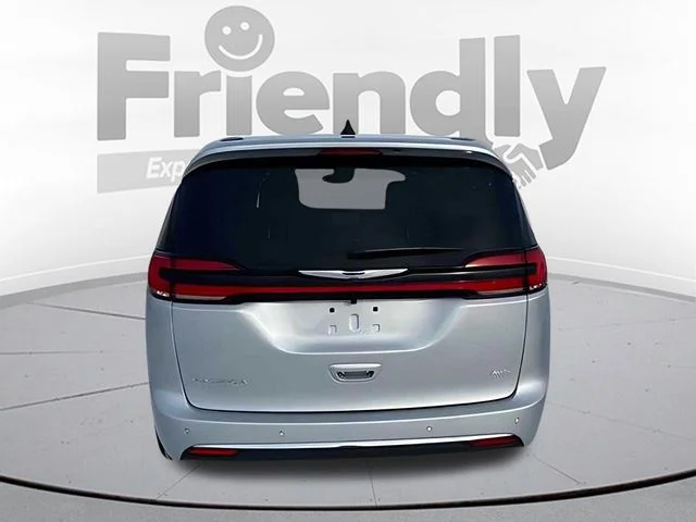 New 2026 Silver Mist Clear-Coat Exterior Paint Chrysler Select image 6