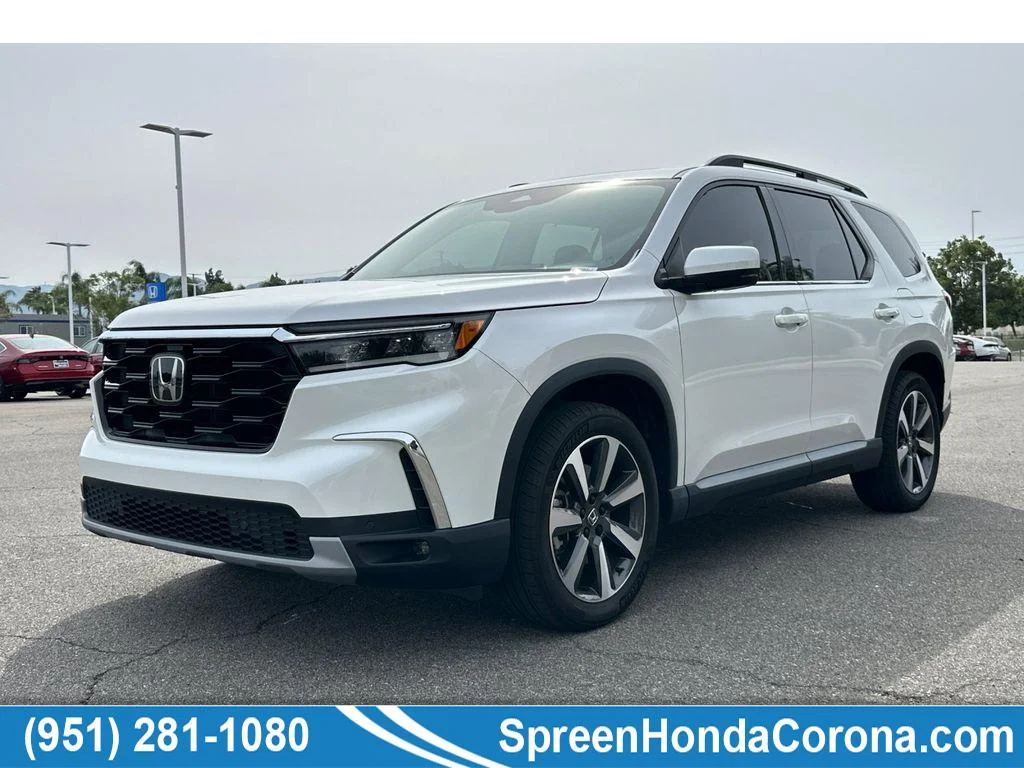 2023 Honda Pilot Touring 2WD's photo