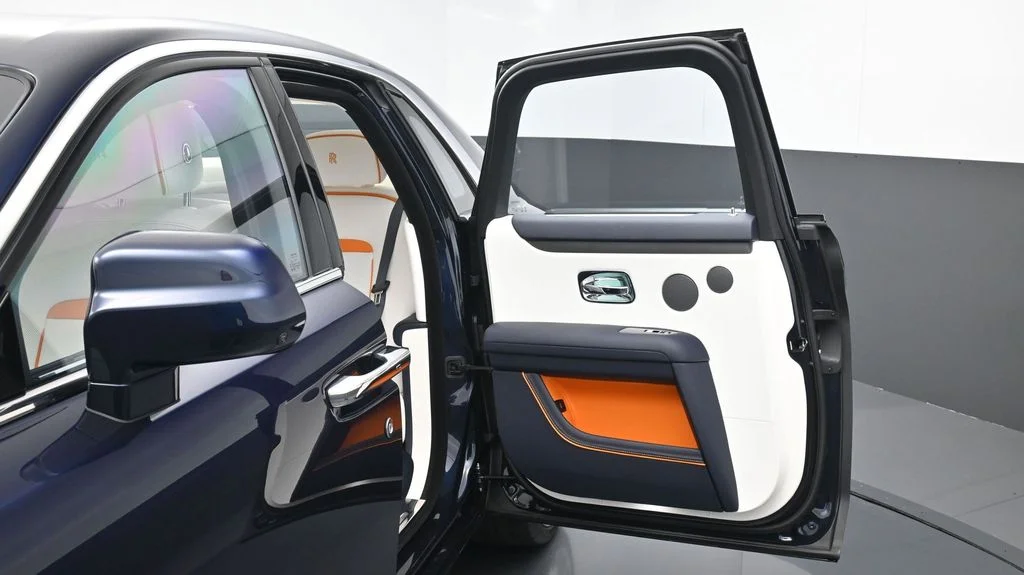 New 2027 Black Rolls-Royce  image 11