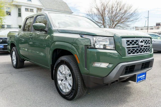 Used 2023 Green Nissan SV image 4
