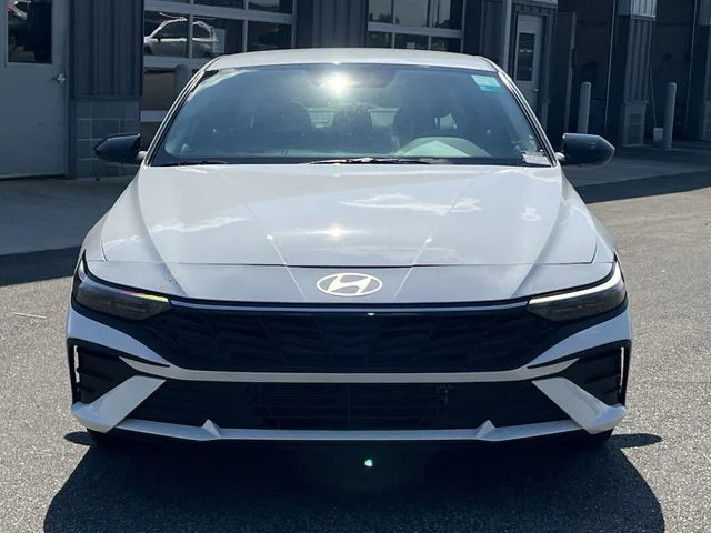Used 2025 White Hyundai SEL Sport image 22