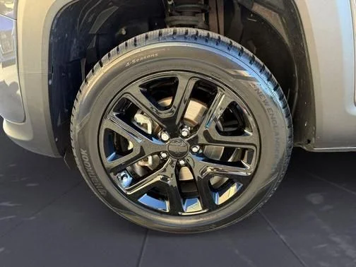 Used 2023 Gray Jeep Altitude image 14