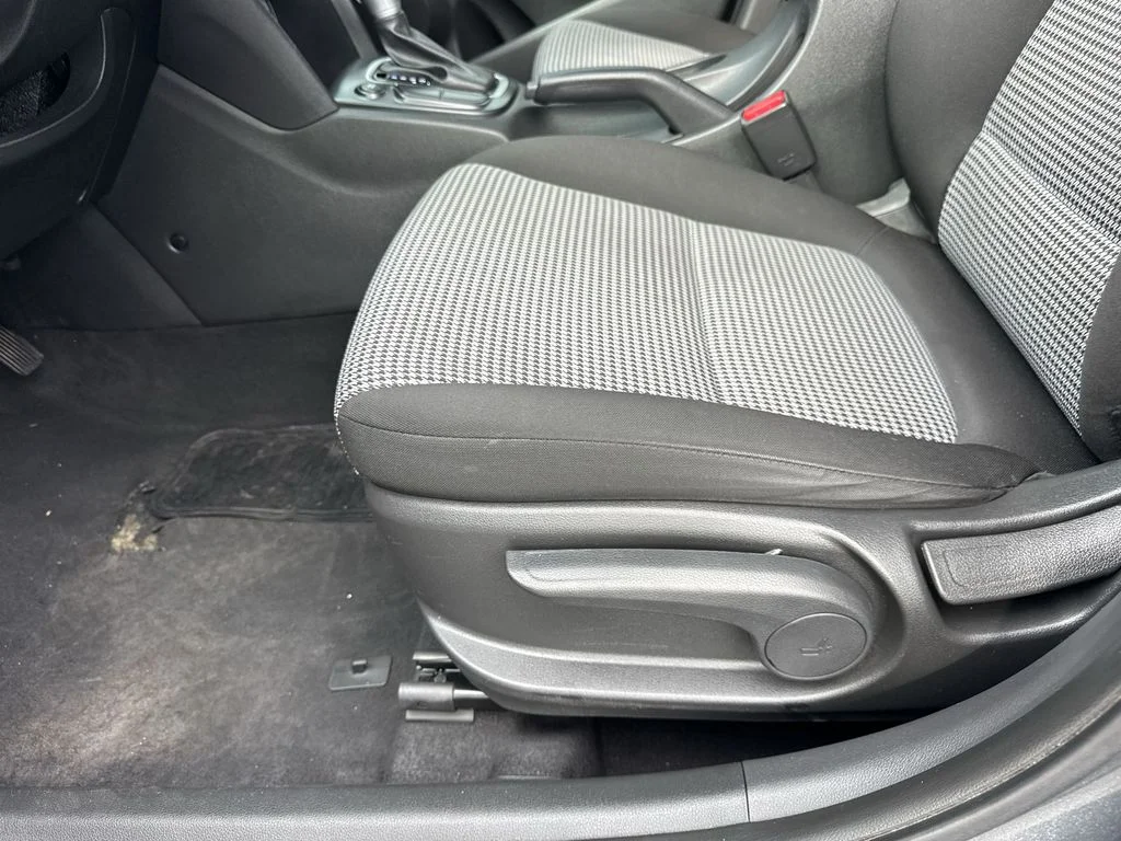 Used 2021 Gray Hyundai SE image 18