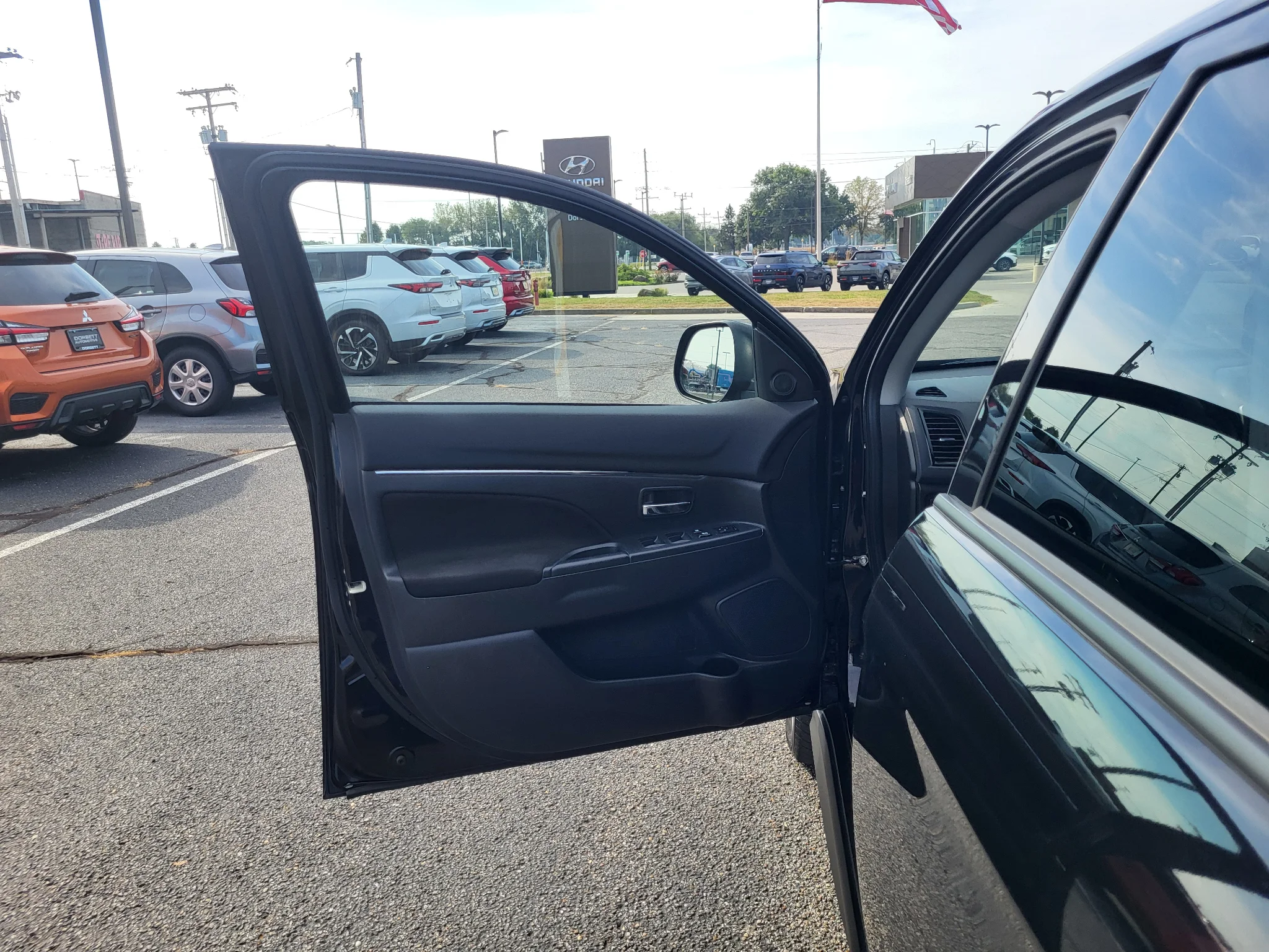 Used 2022 Labrador Black Pearl Mitsubishi LE image 18