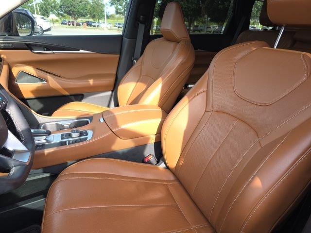 Used 2023 White INFINITI Sensory image 5