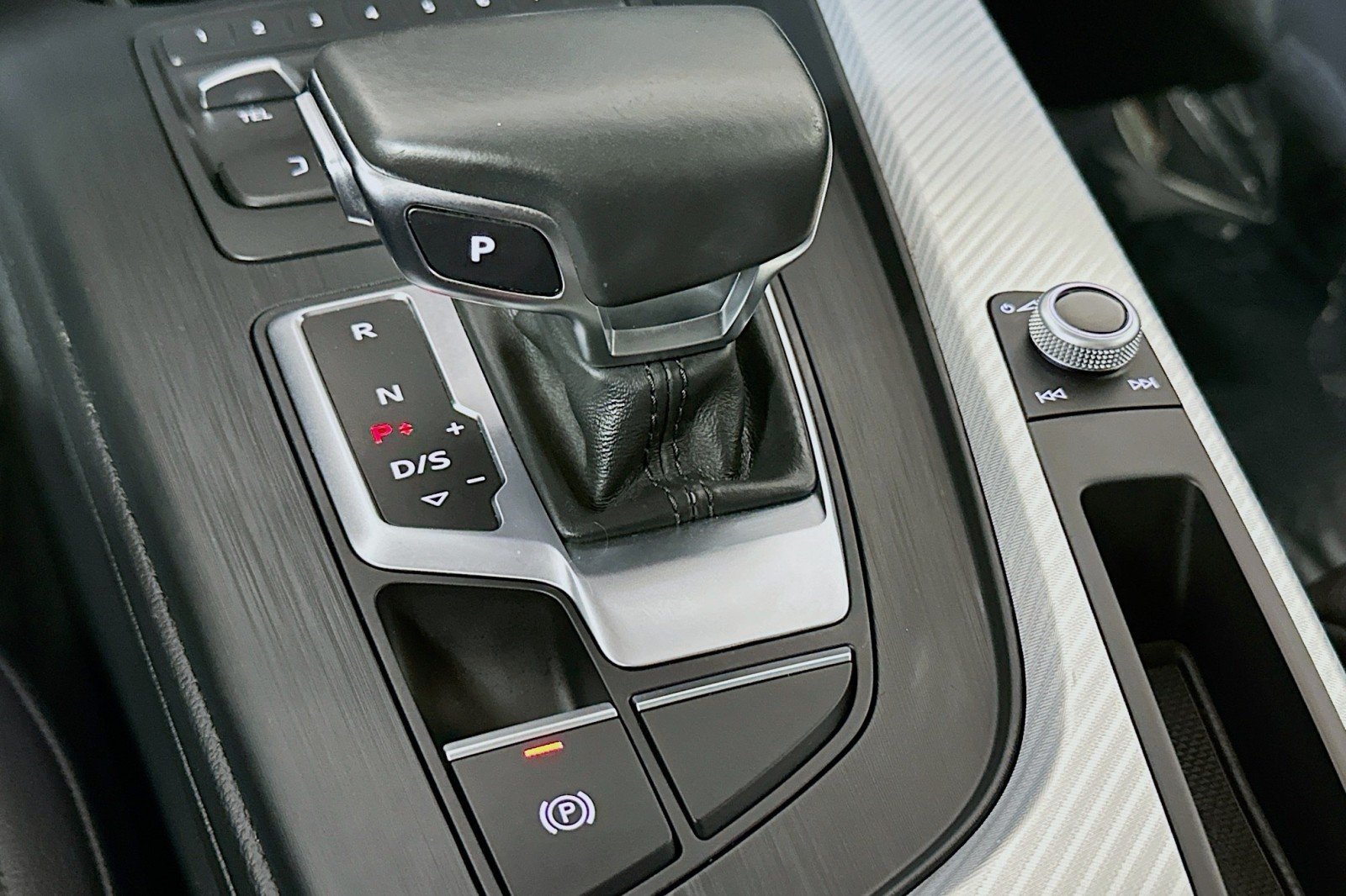 Used 2019 Manhattan Gray Metallic Audi Premium image 7