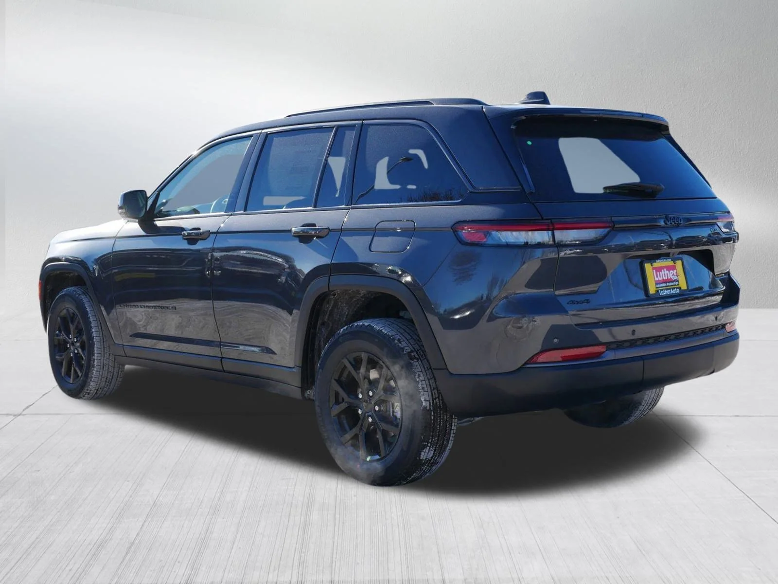 New 2026 Baltic Gray Metallic Clear-Coat Exterior Paint Jeep Laredo Altitude image 5