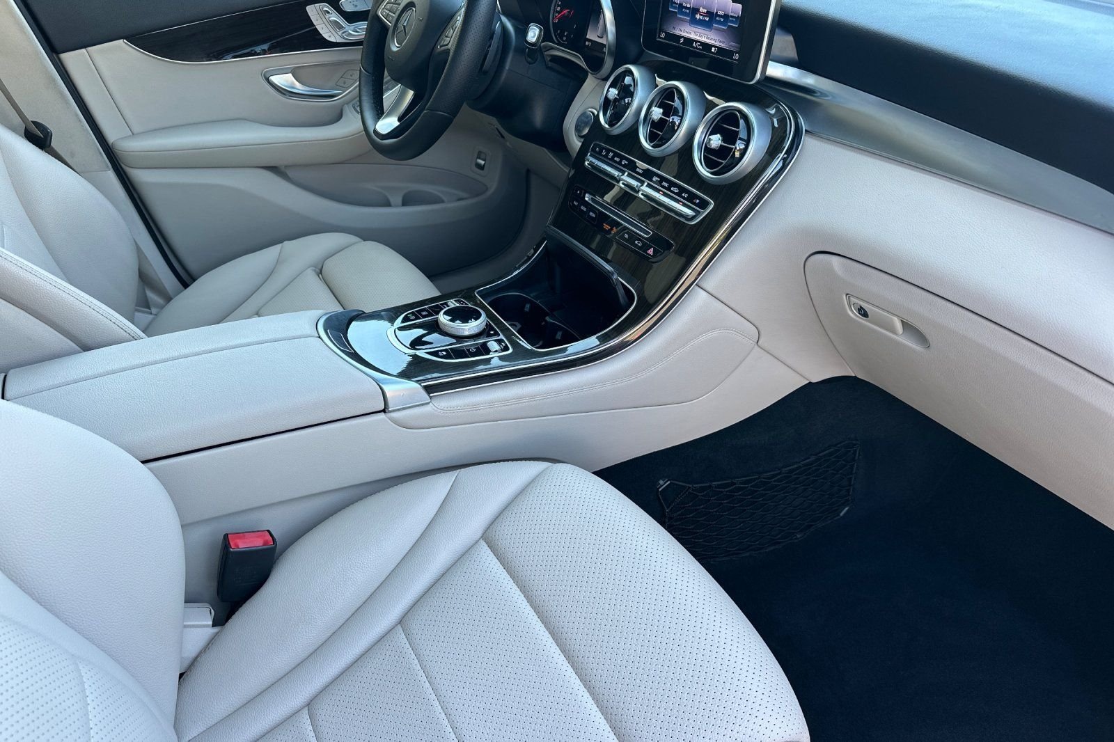Used 2018 White Mercedes-Benz GLC 300 image 16