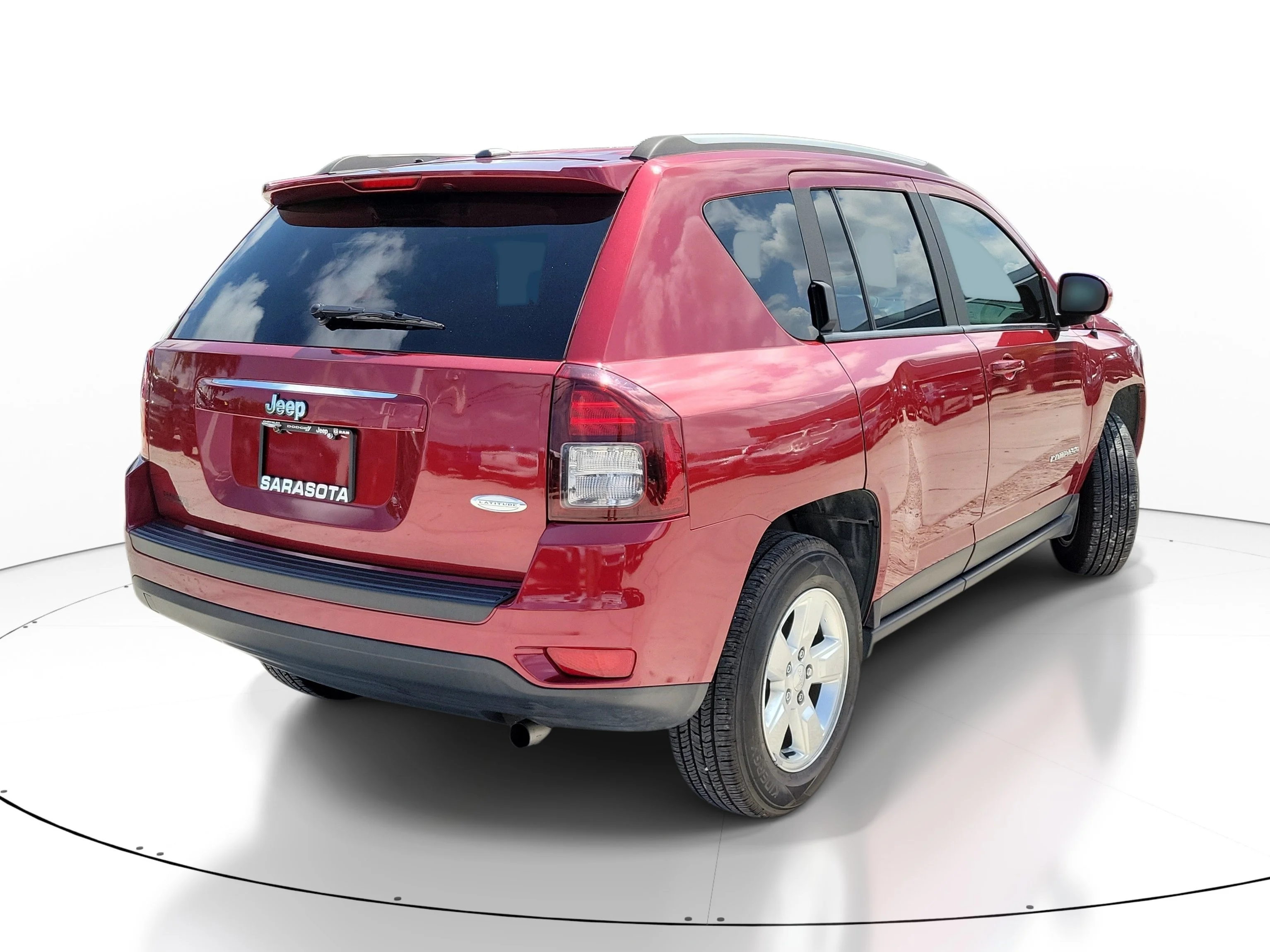 Used 2016 Deep Cherry Red Crystal Pearlcoat Jeep Latitude image 6