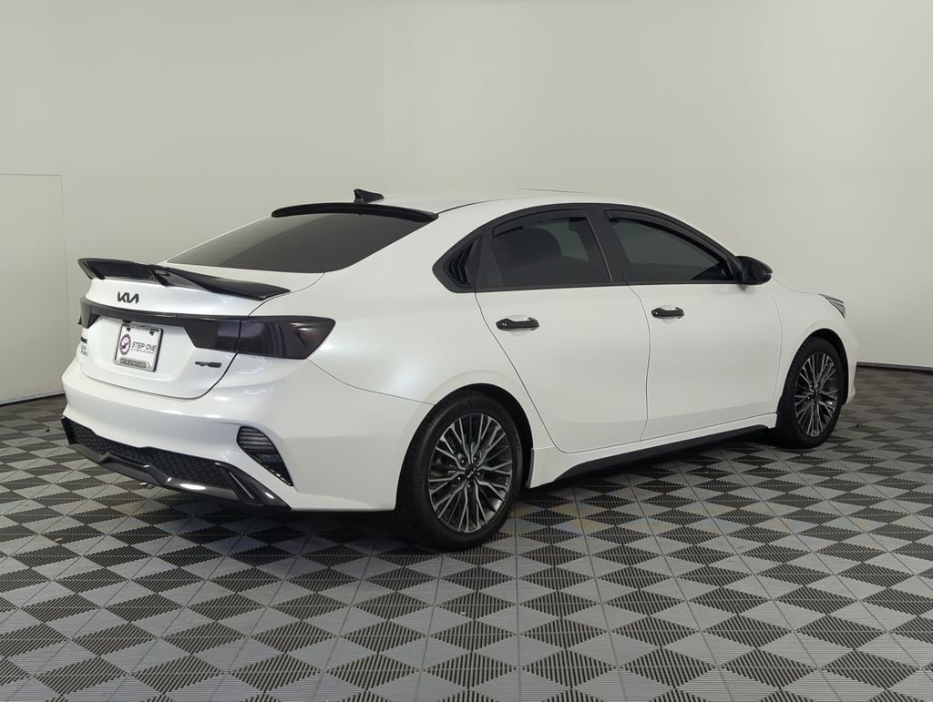 Used 2023 White Kia GT-Line image 7