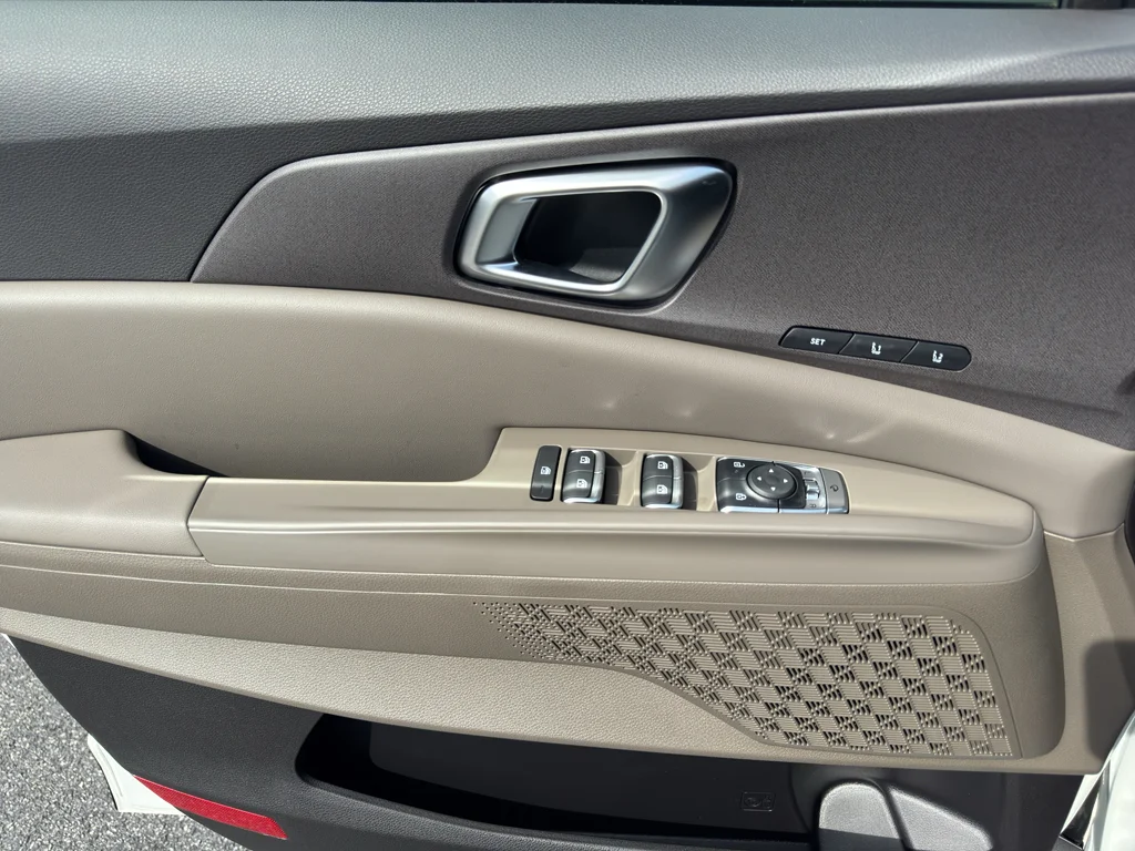 New 2026 Snow White Pearl Kia EX image 14