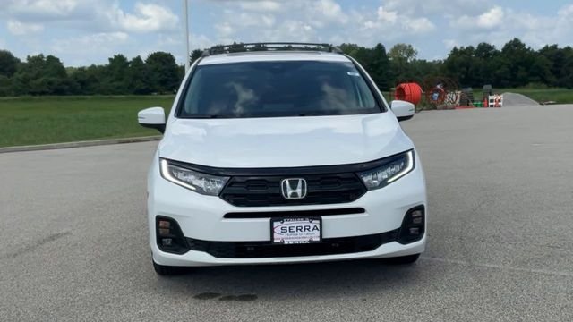 New 2026 Platinum White Pearl Honda Touring image 3