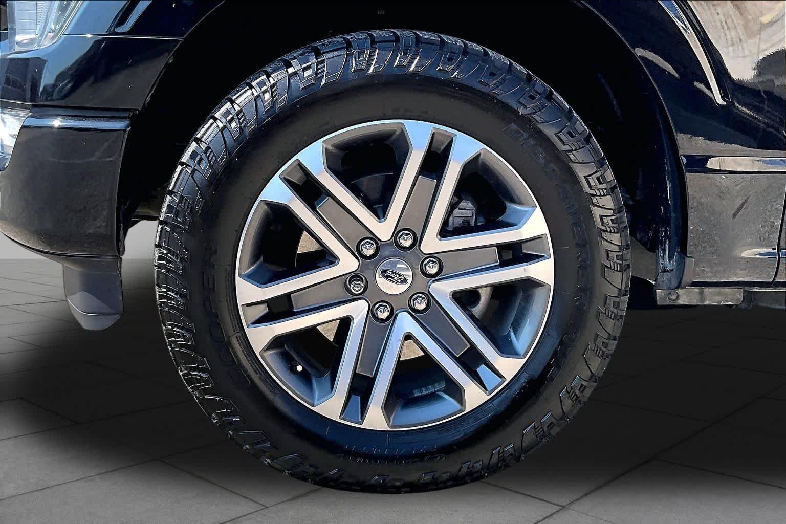 Used 2022 Agate Black Metallic Ford XL image 11