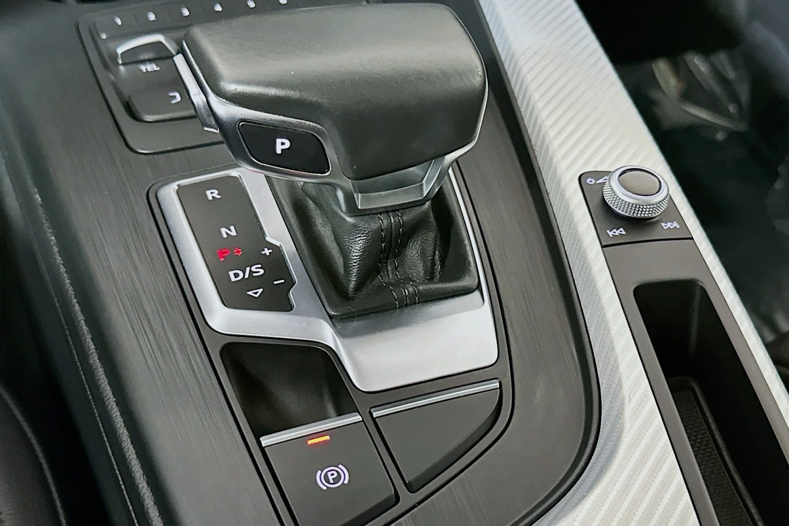 Used 2019 Manhattan Gray Metallic Audi Premium image 7