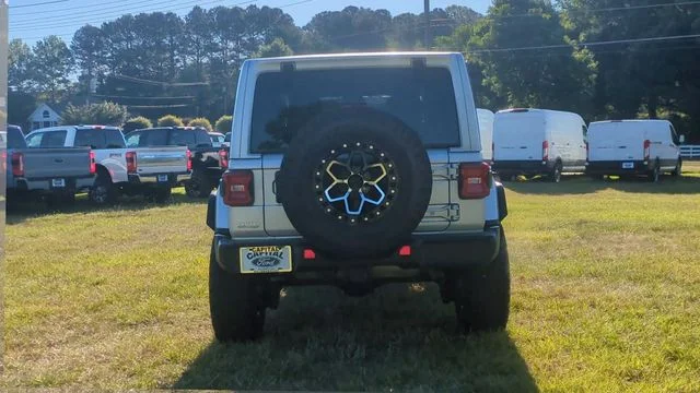 Used 2023 Silver Jeep Sahara image 7