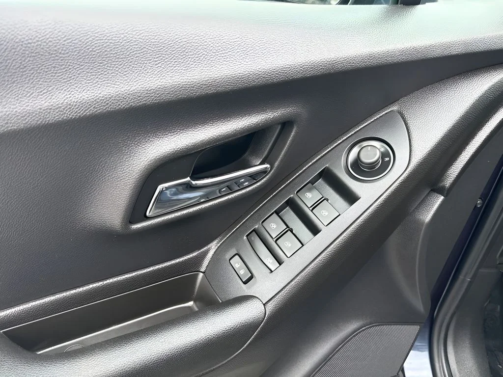 Used 2019 Blue Chevrolet LT image 14