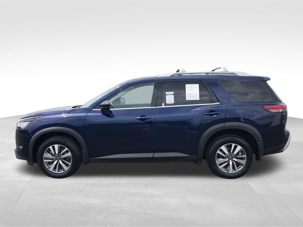 Used 2023 Blue Nissan SL image 5