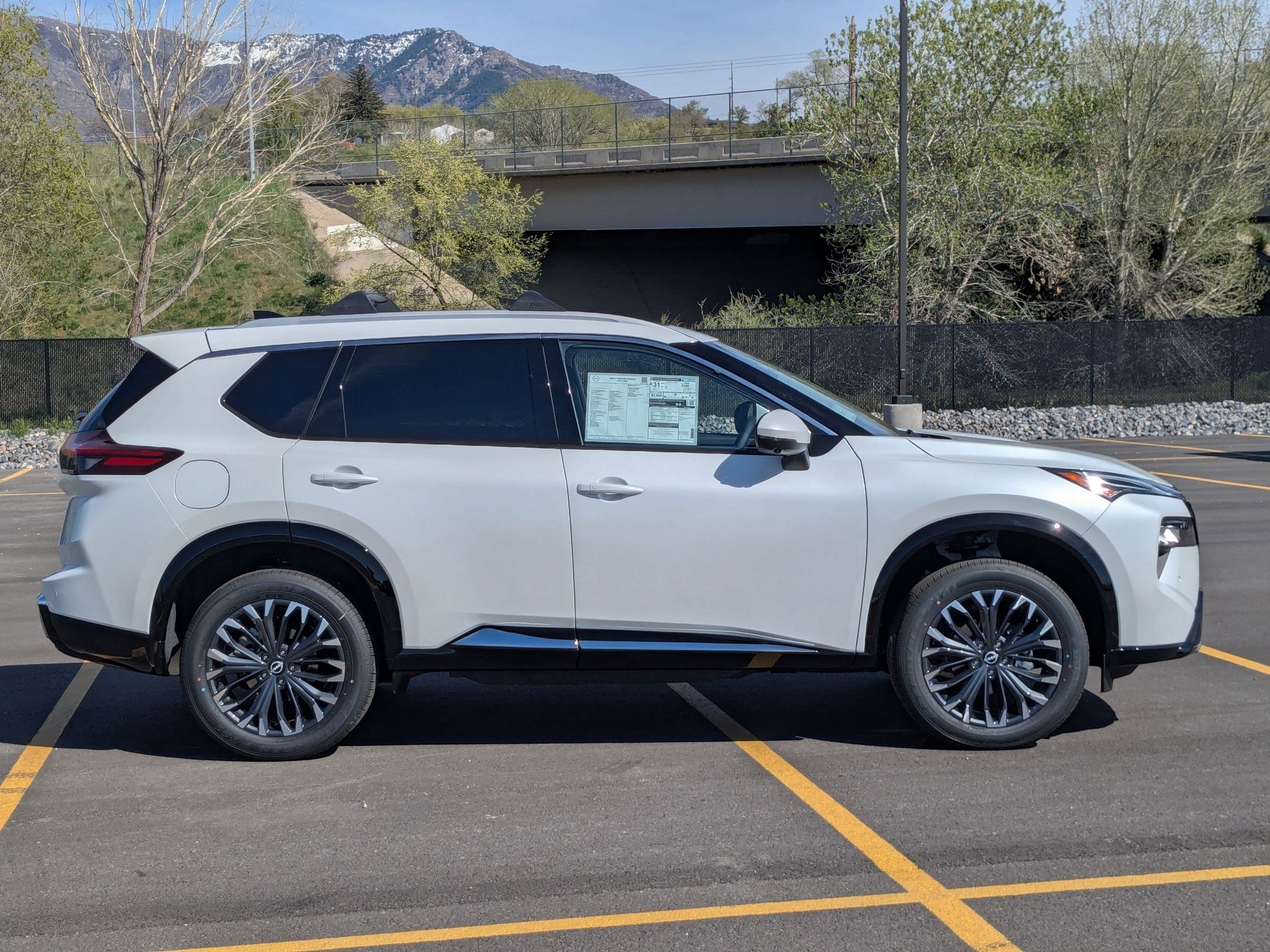 New 2026 Everest White Pearl Tricoat Nissan Platinum image 2