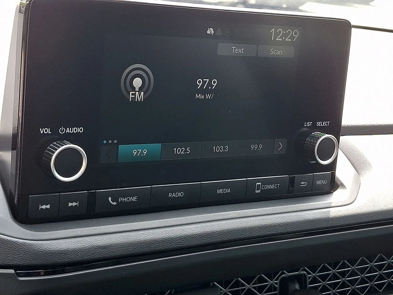 Used 2025  Honda SE image 17