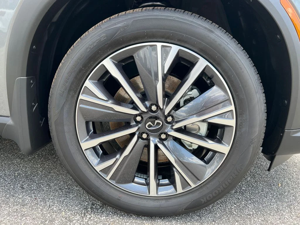 New 2027 GRAPHITE SHADOW INFINITI Luxe FWD image 14