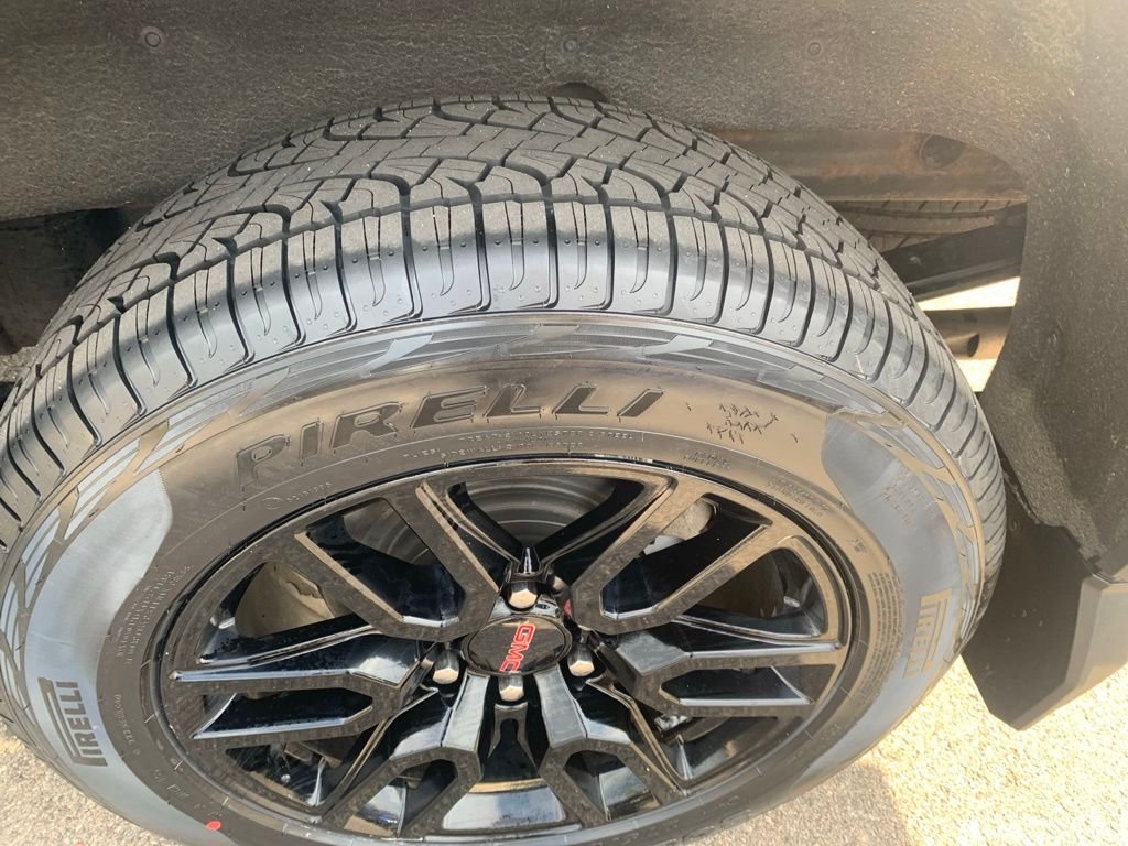 Used 2020 Black GMC Elevation image 34