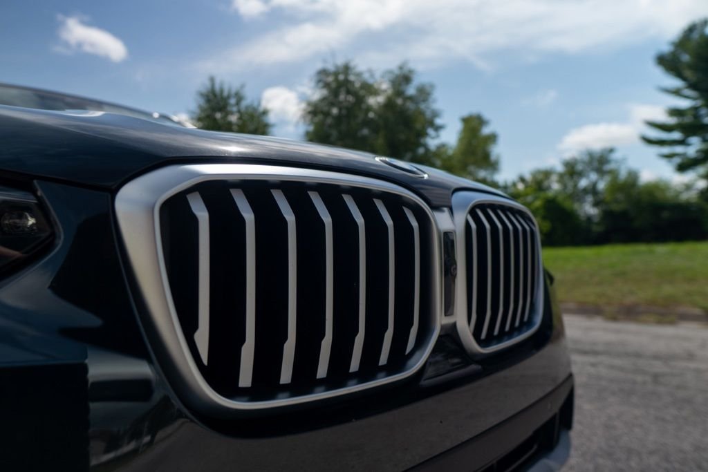 Used 2024 Black Sapphire Metallic BMW xDrive30i image 15
