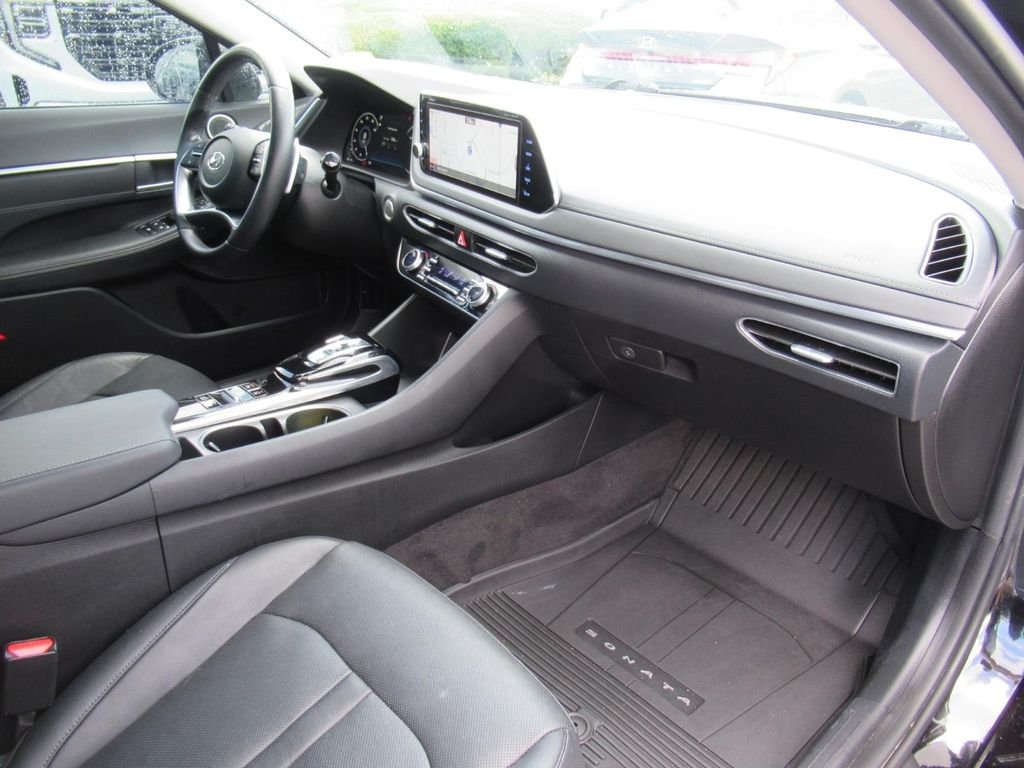 Used 2022 Black Hyundai Limited image 11