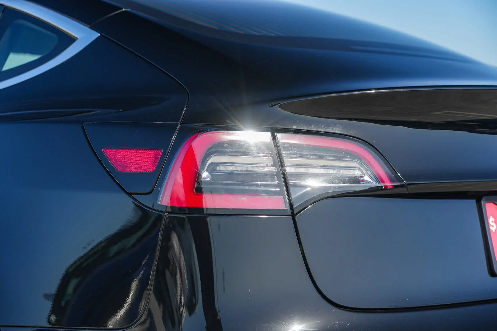Used 2018  Tesla  image 9
