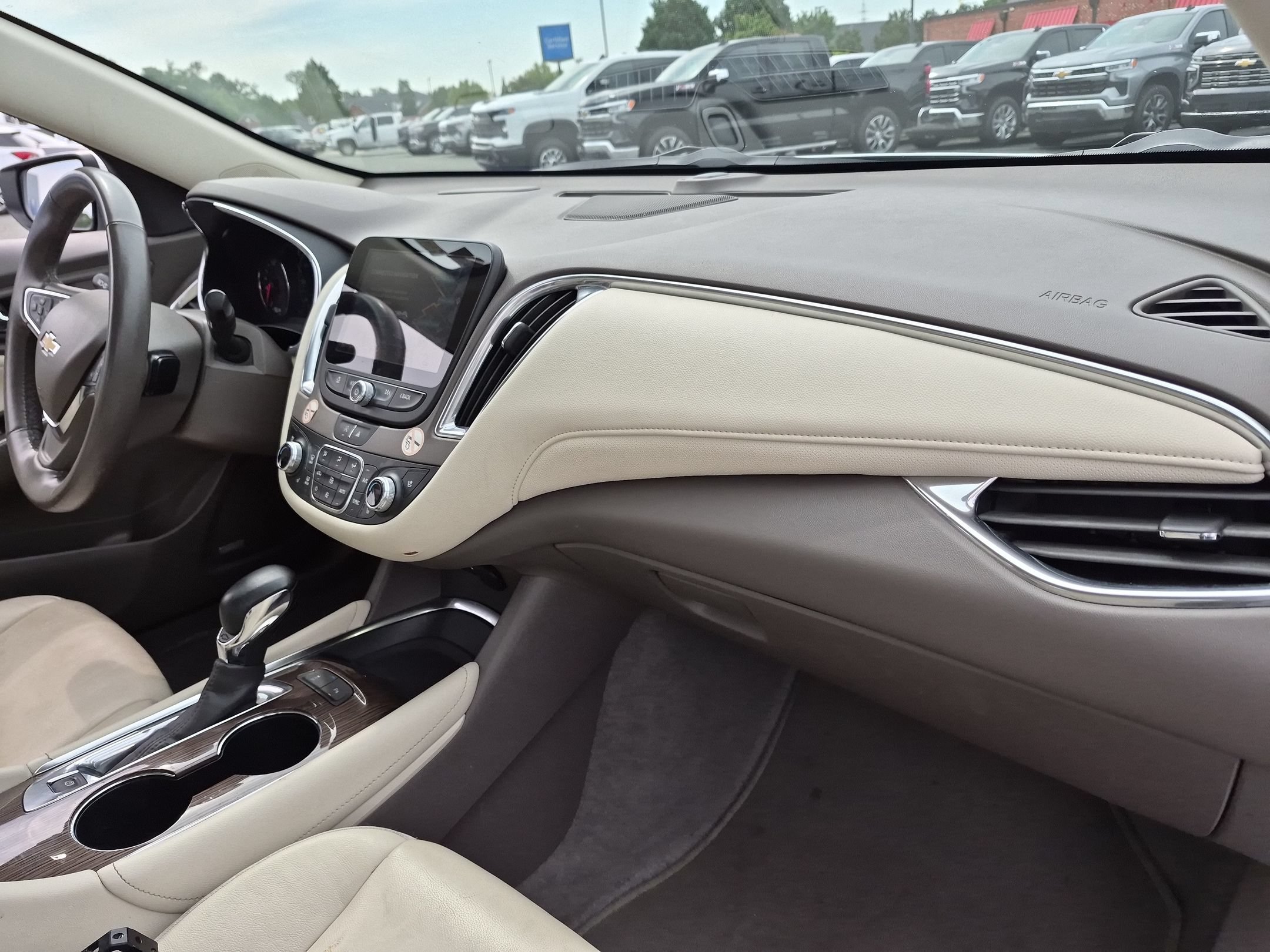 Used 2024 Summit White Chevrolet LT image 35