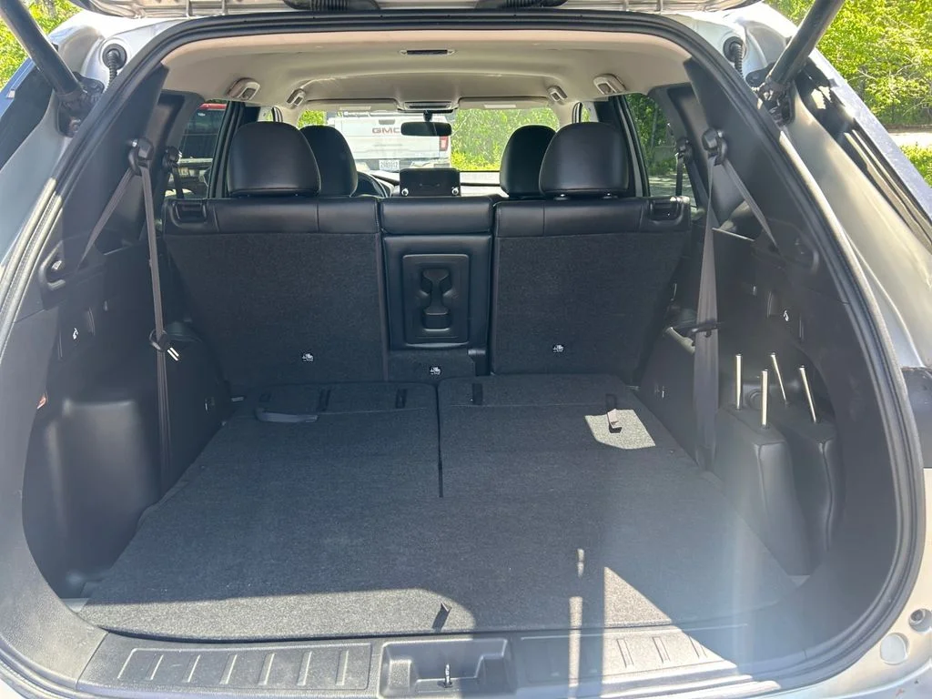 Used 2022 Alloy Silver Mitsubishi  image 19
