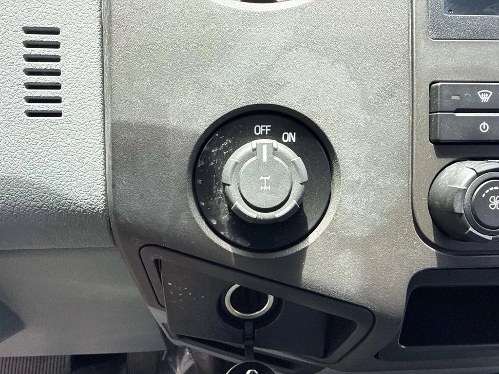 Used 2016 White Ford XL image 34