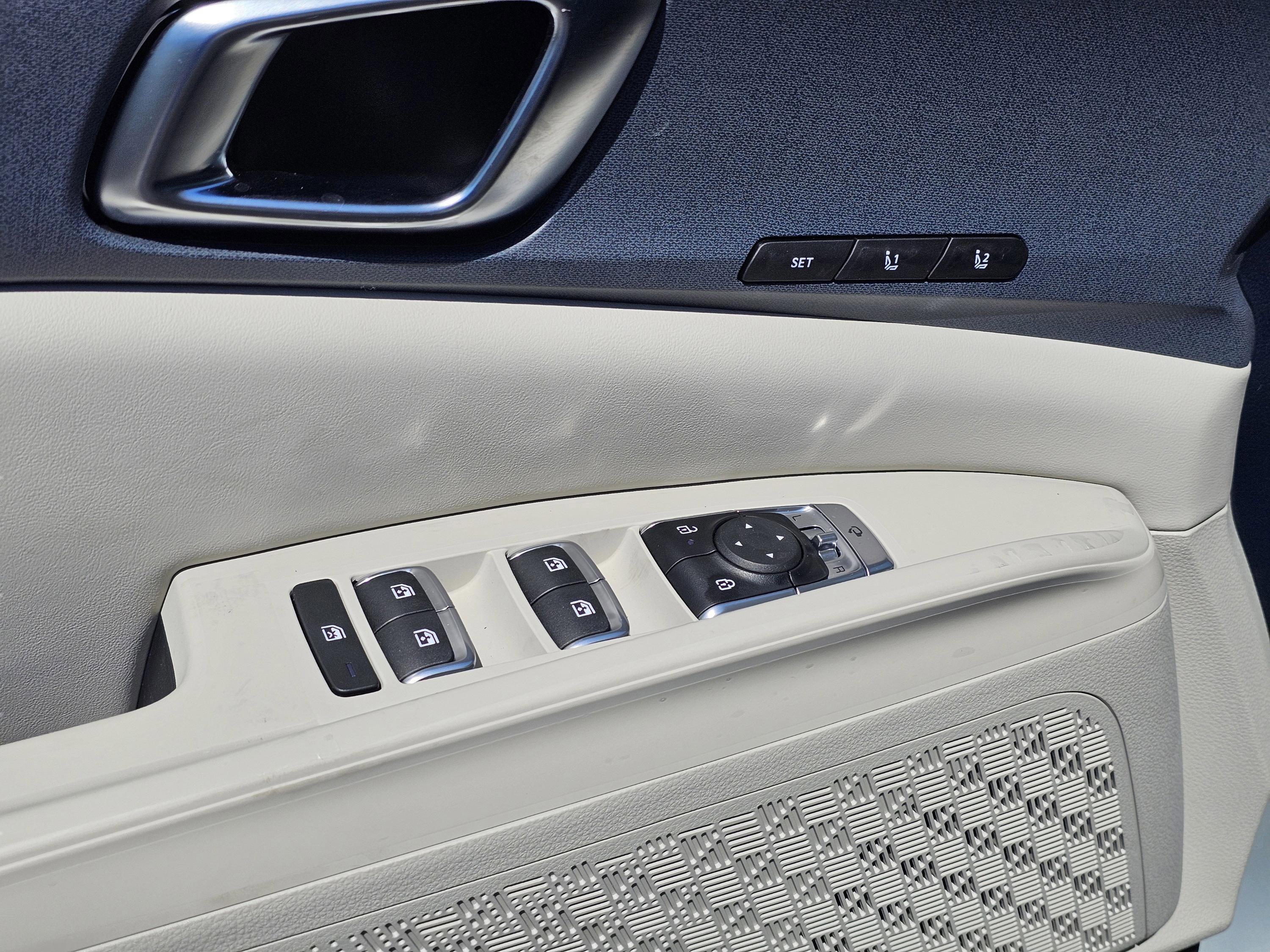 New 2026 Ivory Silver Kia EX image 15