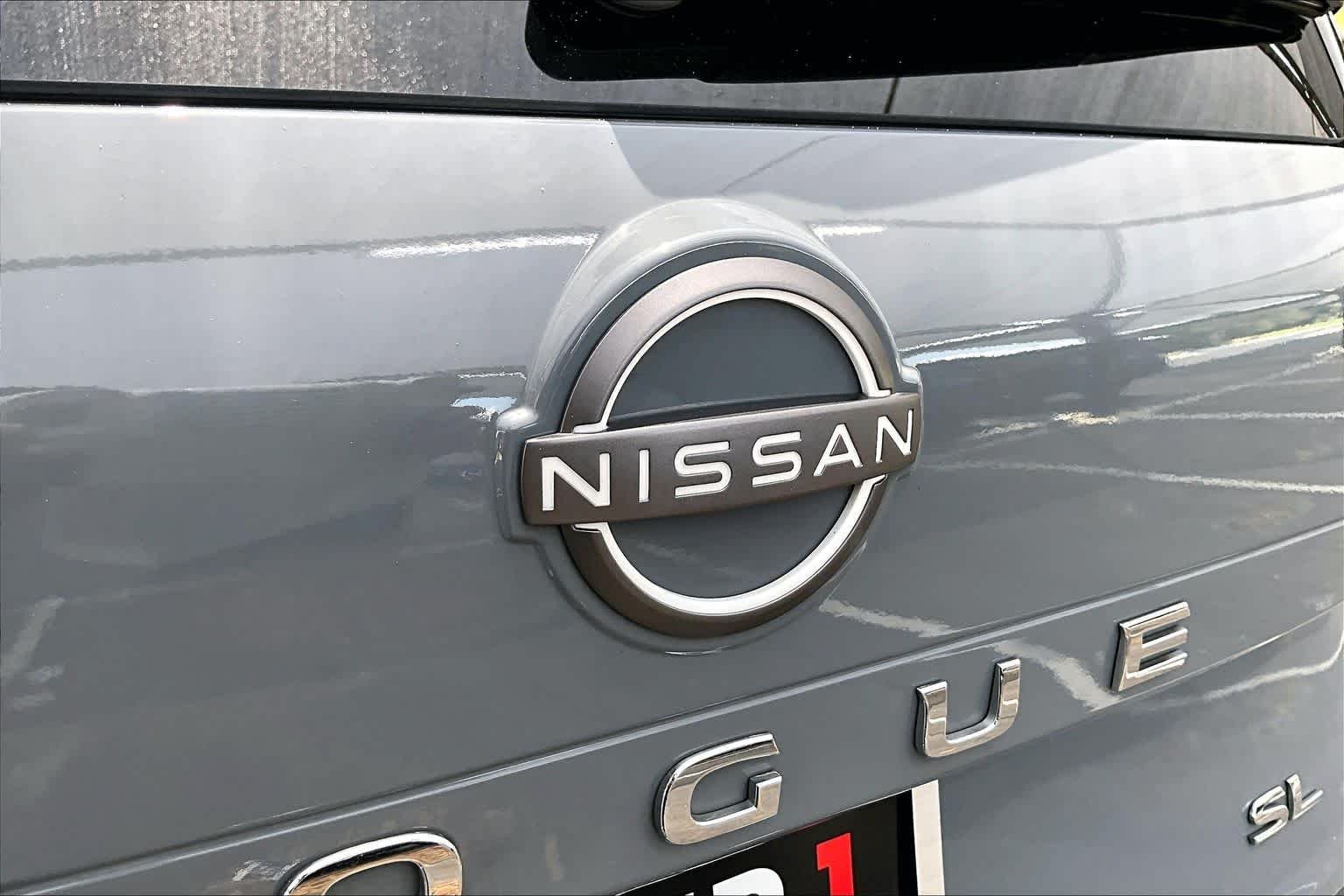 Used 2023 Boulder Gray Pearl Nissan SL image 31